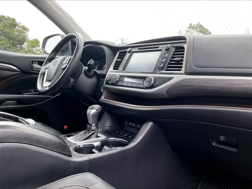 Used 2018 Toyota Highlander Limited w/ Protection Package #3 AWD/4WD image 14