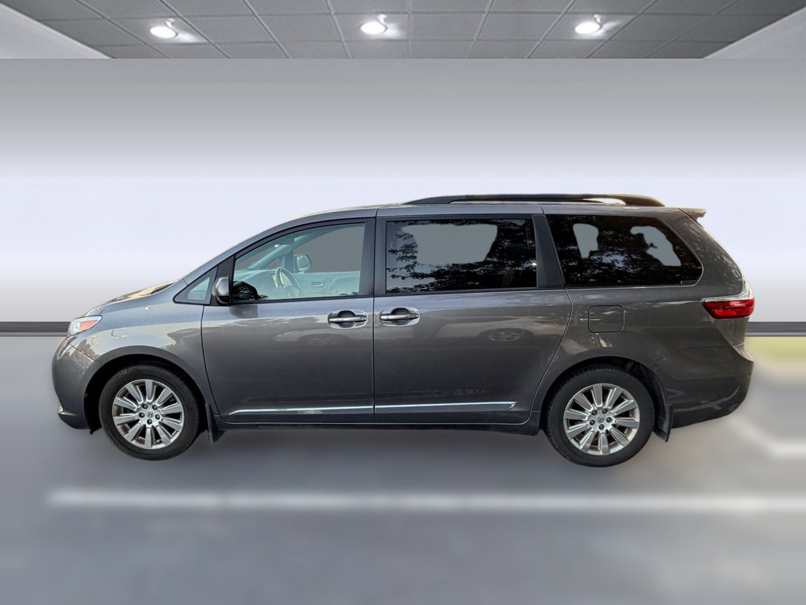 Used 2016 Toyota Sienna XLE Premium w/ Protection Package AWD/4WD image 2