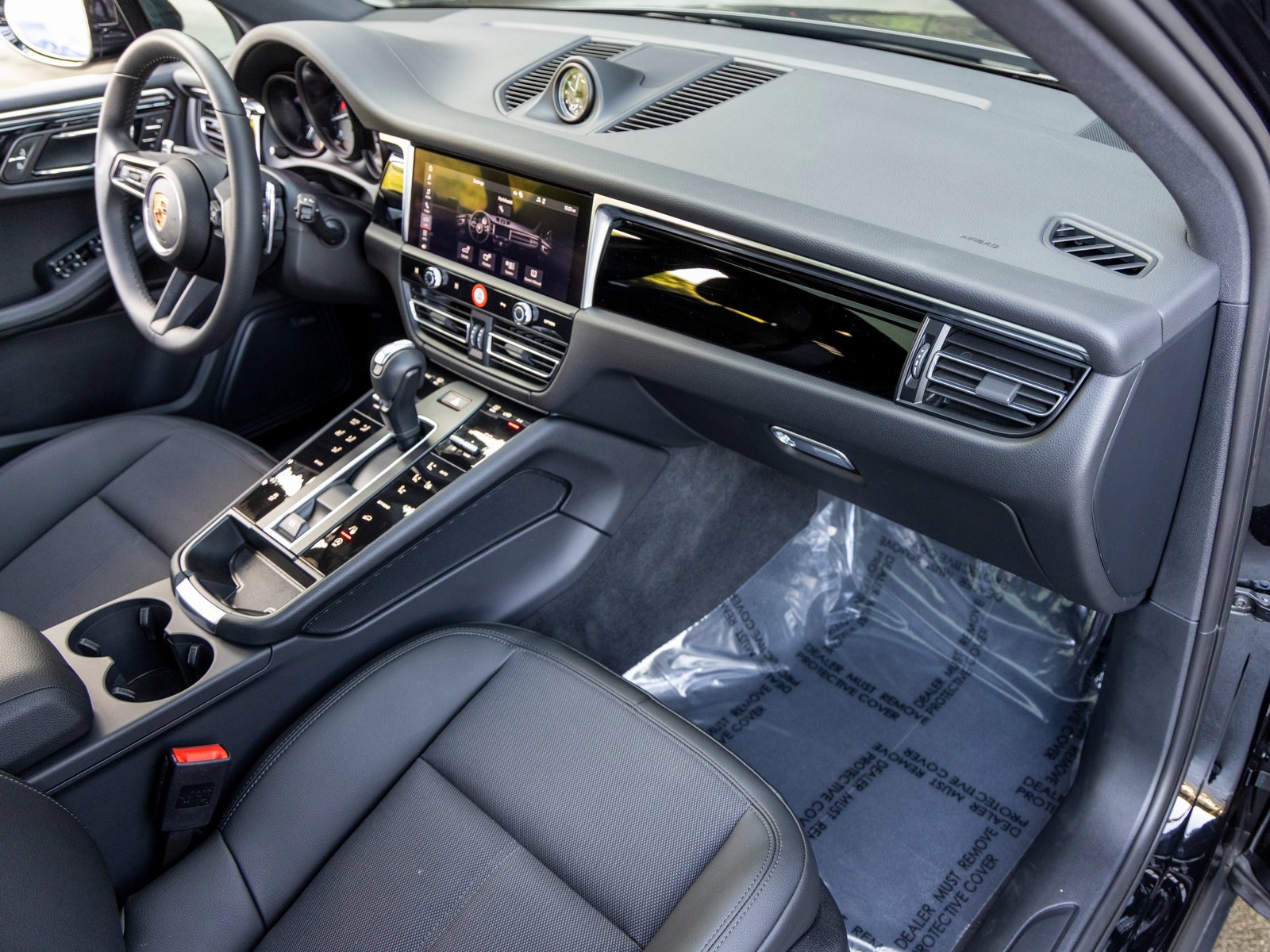 Certified 2025 Porsche Macan image 55