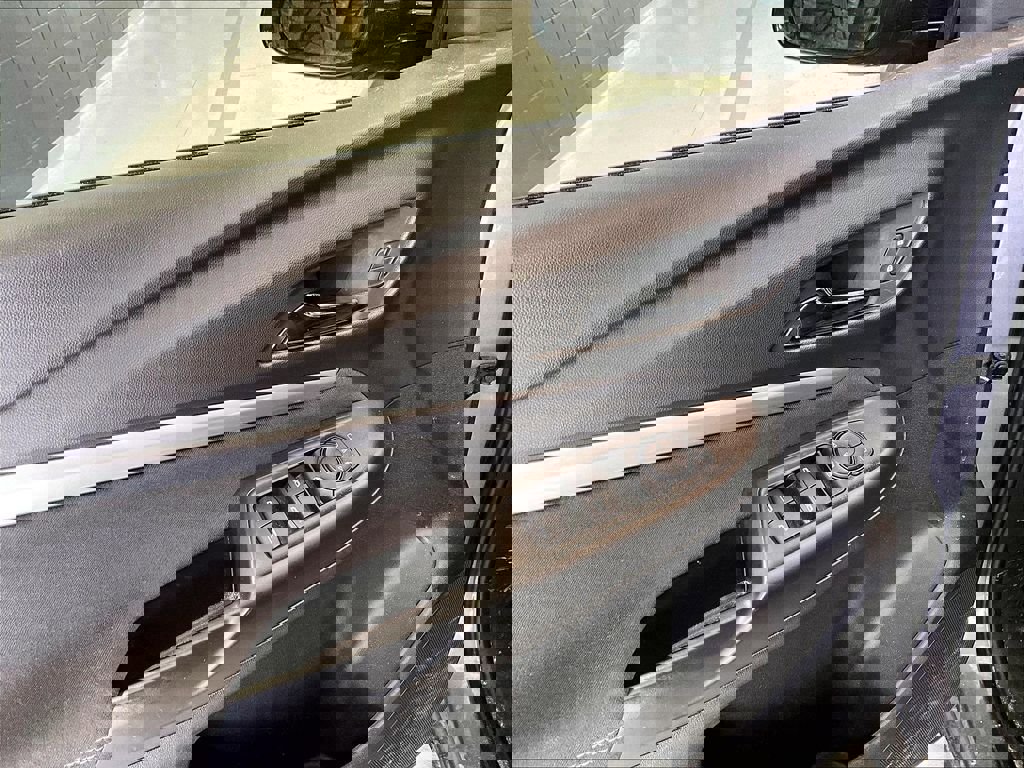 Used 2023 Chevrolet Bolt EUV LT w/ Comfort Package image 10