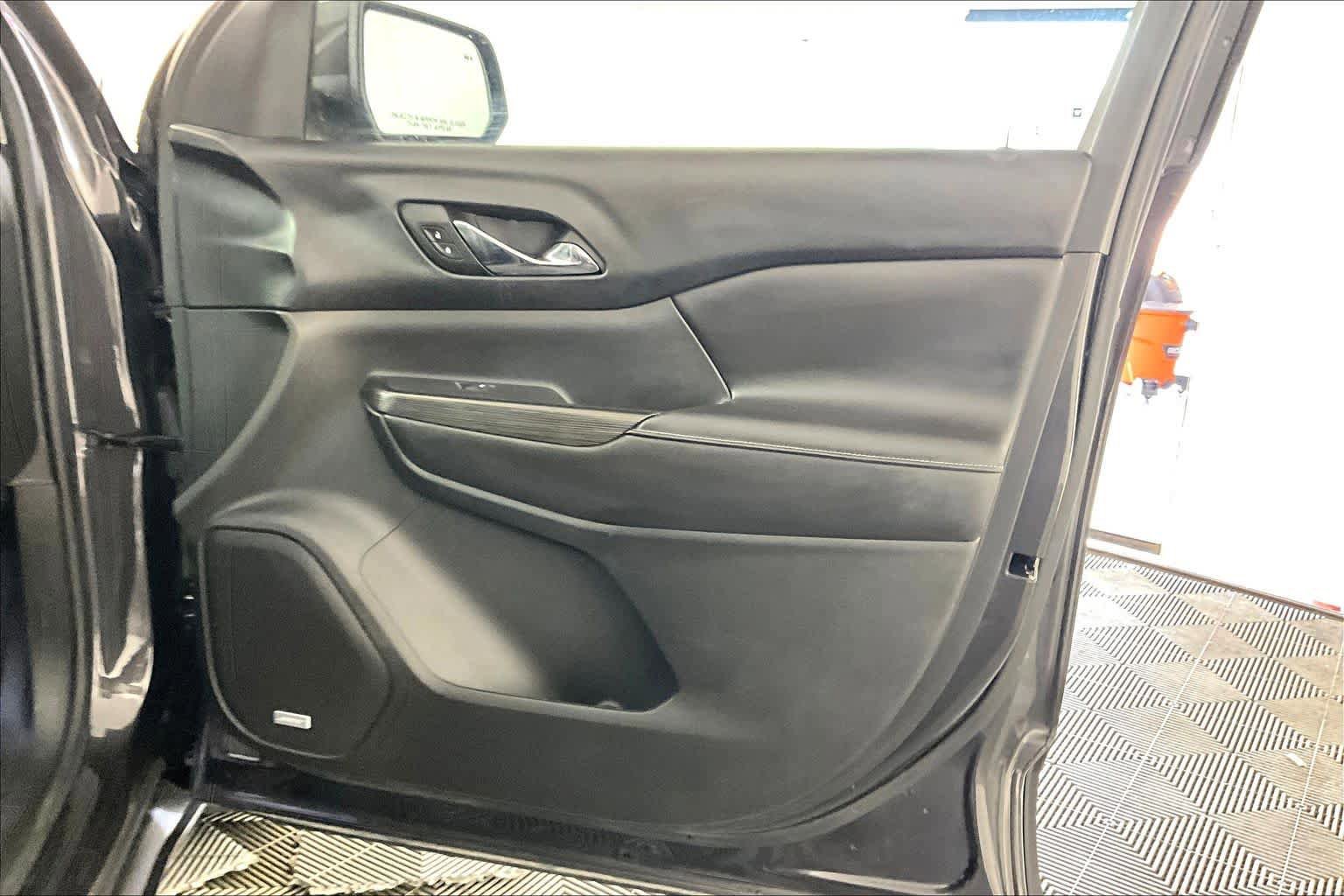 Used 2017 GMC Acadia SLT image 22
