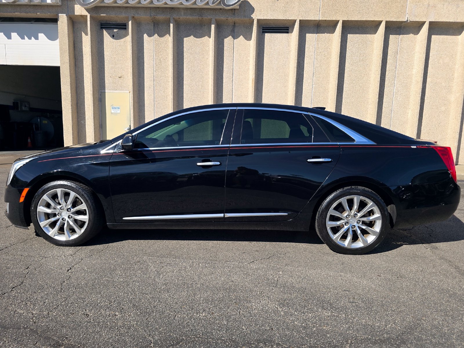 Used 2017 Cadillac XTS Luxury w/ Driver Awareness Package AWD/4WD image 10