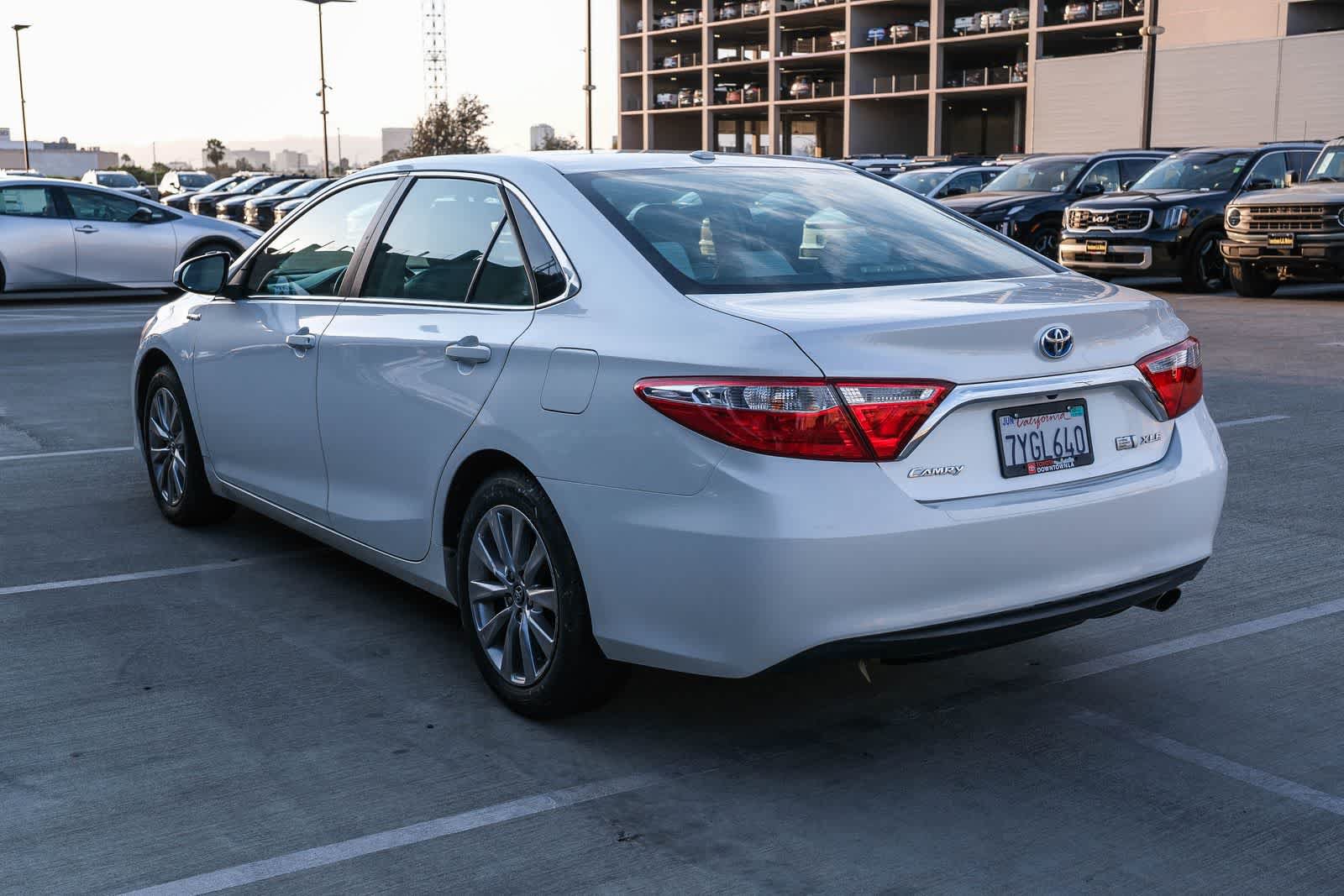 Used 2017 Toyota Camry XLE w/ Moonroof Package FWD image 6