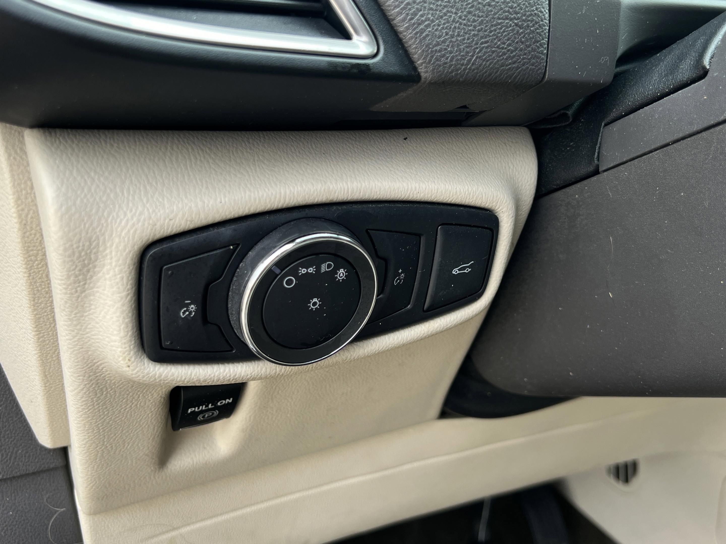 Used 2018 Lincoln MKX Reserve w/ Cargo Accessories Package image 15