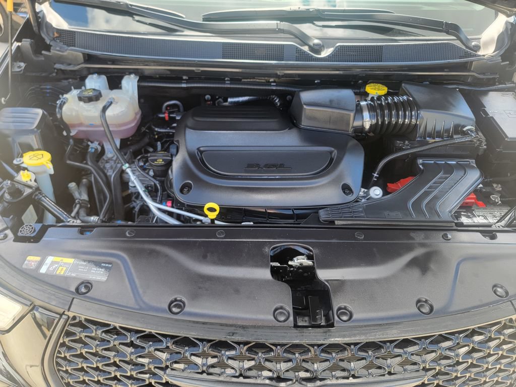 Used 2025 Chrysler Pacifica Limited FWD image 9