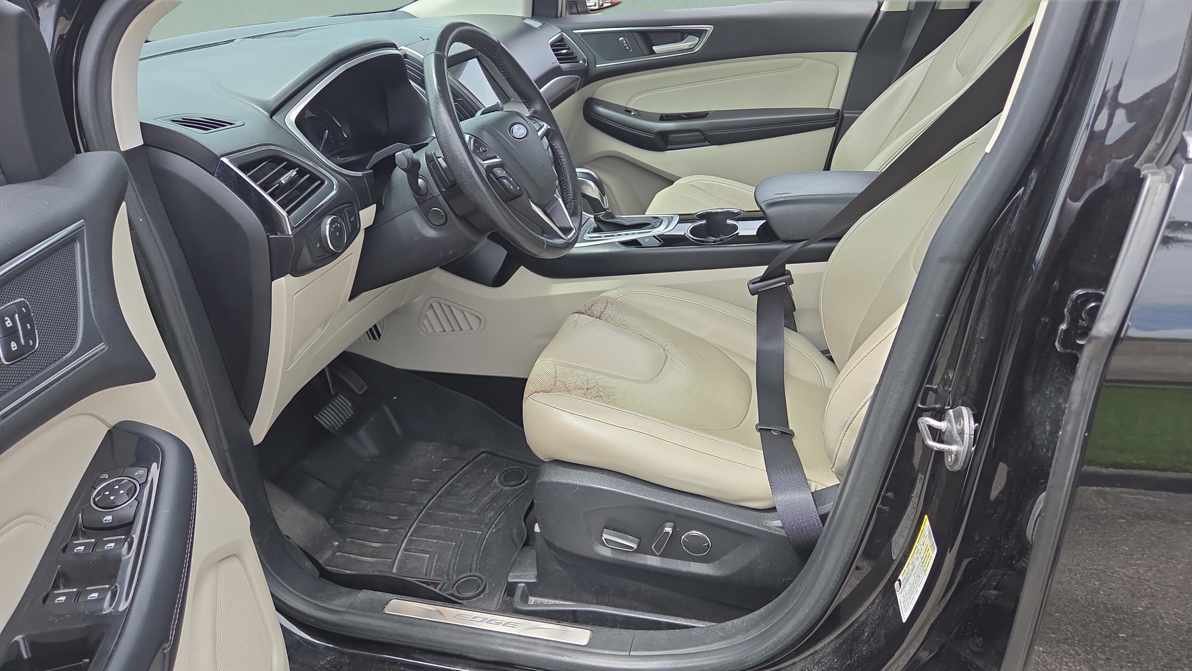 Used 2018 Ford Edge Titanium w/ Equipment Group 301A FWD image 9