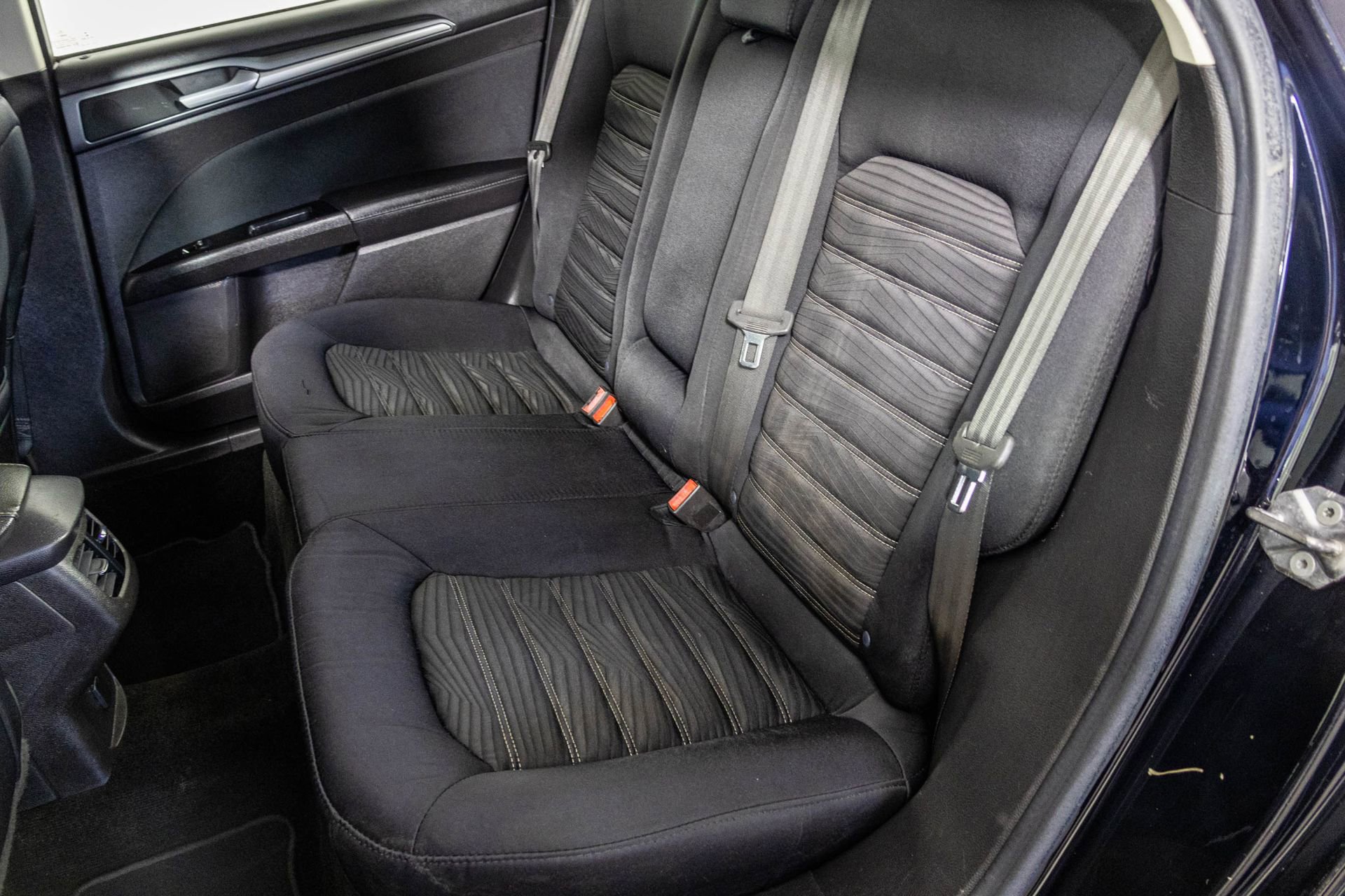 Used 2016 Ford Fusion SE FWD image 35