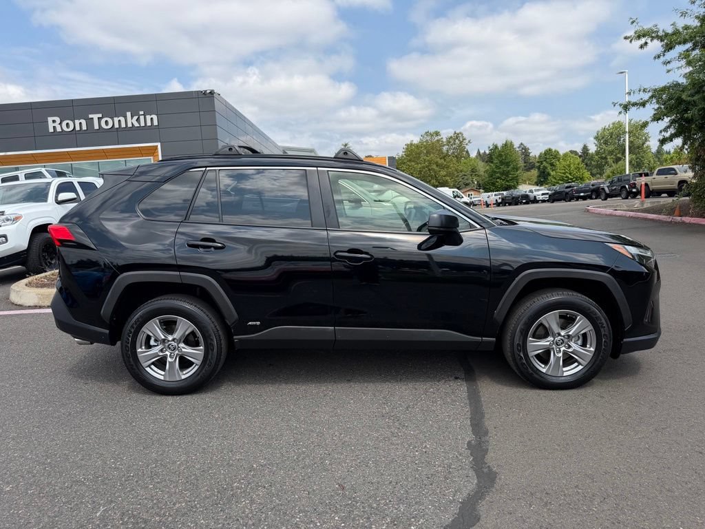 Used 2023 Toyota RAV4 LE AWD/4WD image 8