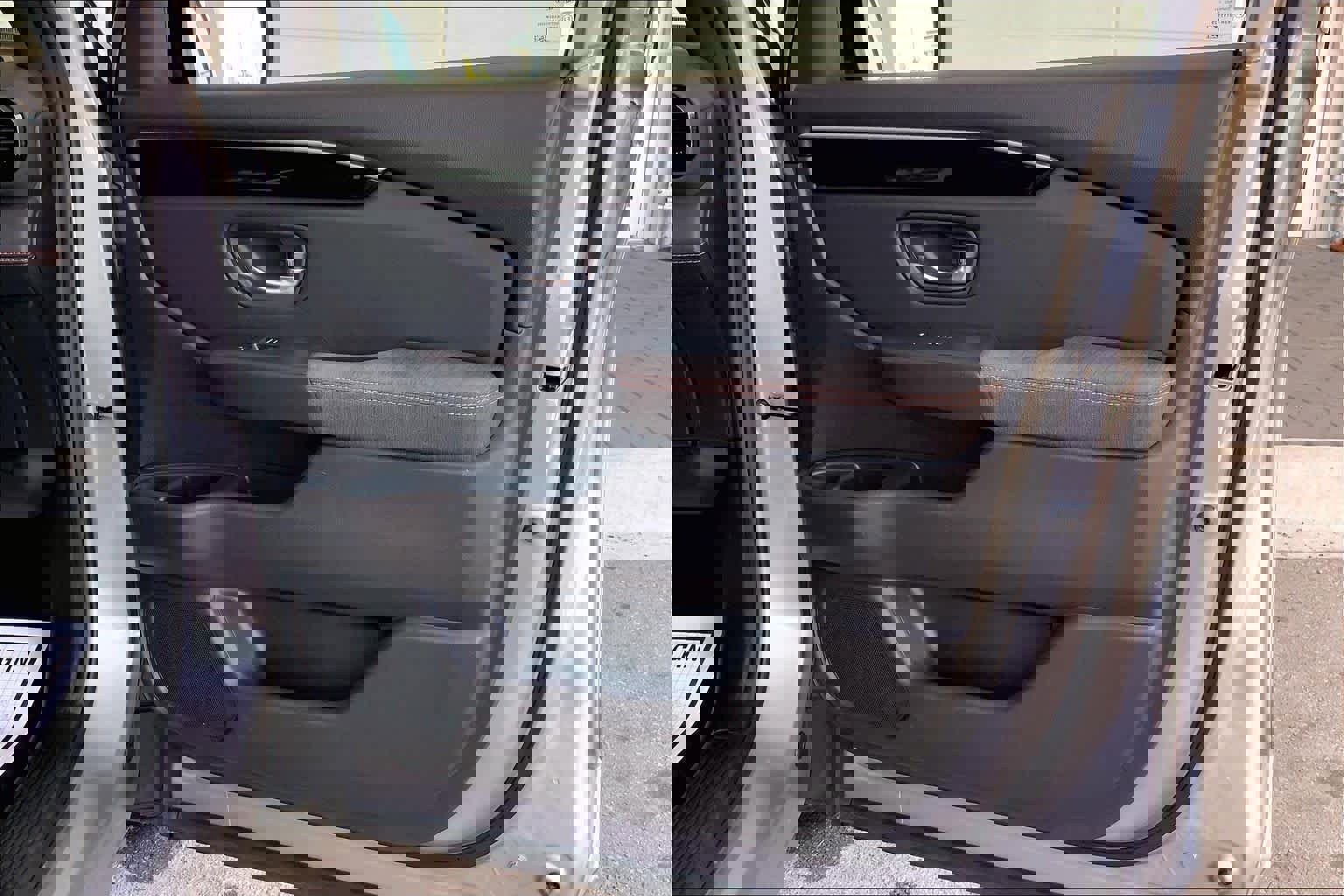 Used 2025 Honda Pilot Sport image 23