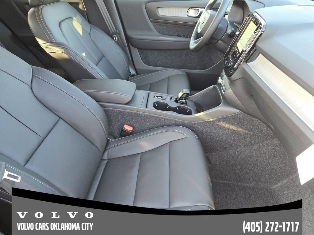 New 2026 Volvo XC40 B4 Core w/ Protection Package Premier image 13