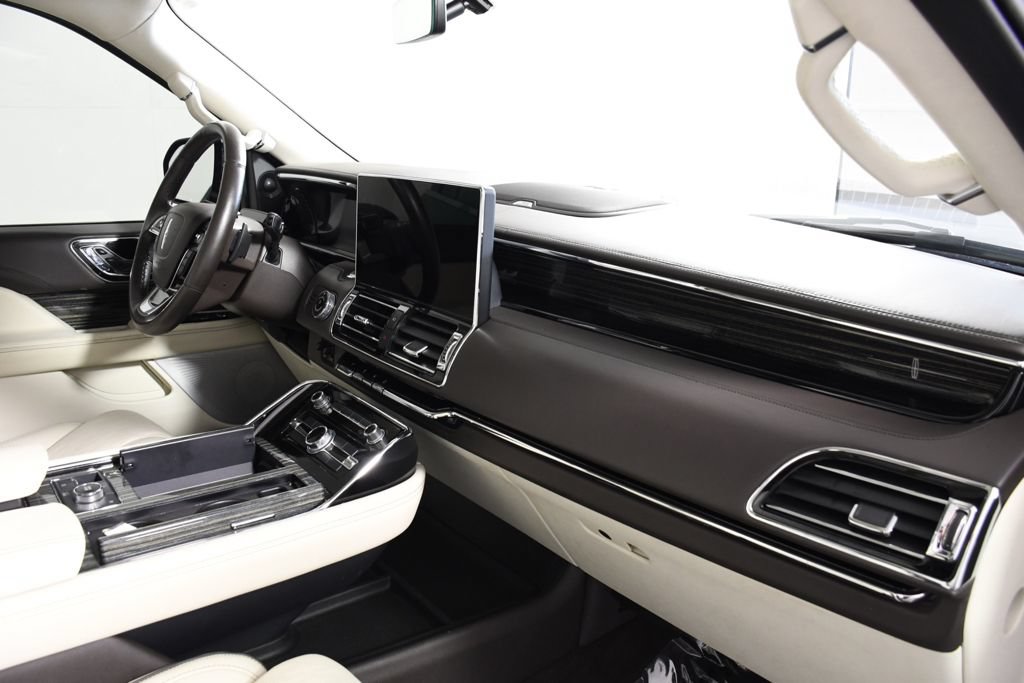 Used 2022 Lincoln Navigator L Black Label AWD/4WD image 18