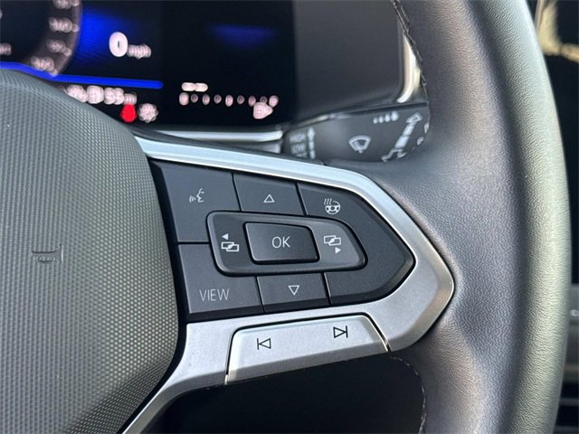 Used 2025 Volkswagen Taos SE image 9