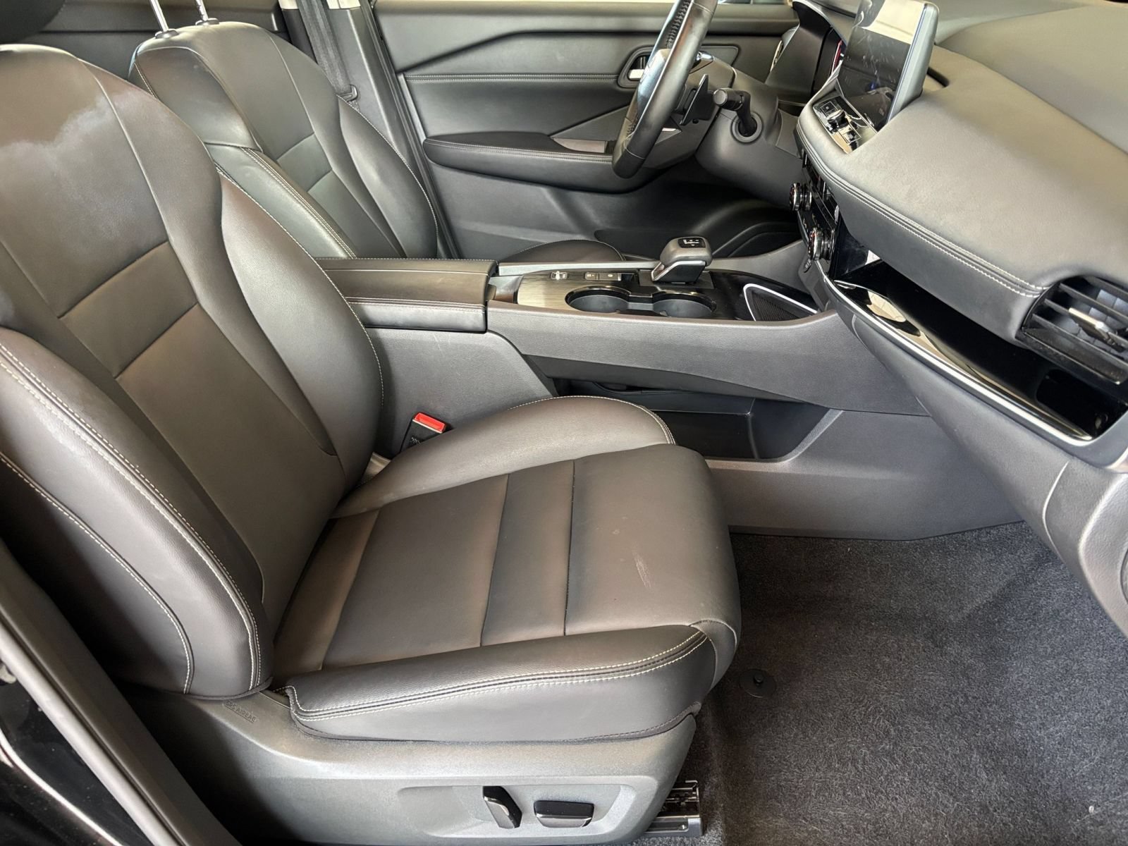 Used 2026 Nissan Rogue SL FWD image 38