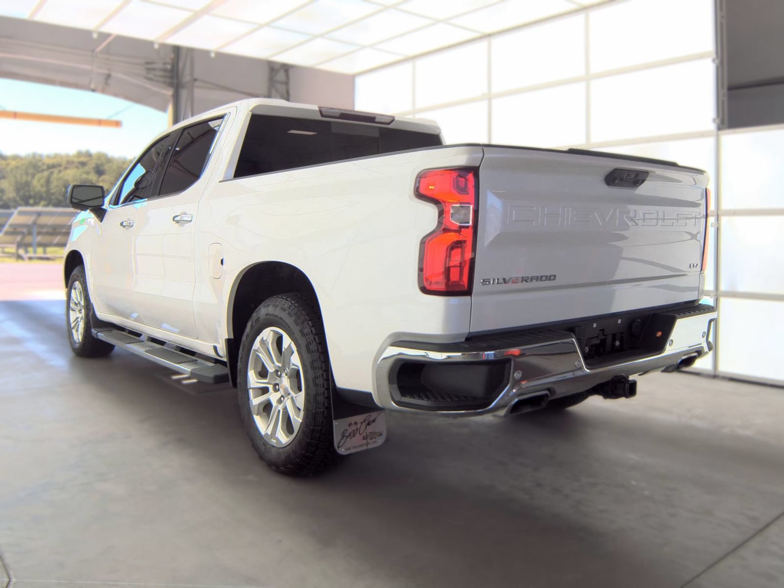 Used 2023 Chevrolet Silverado 1500 LTZ AWD/4WD image 6