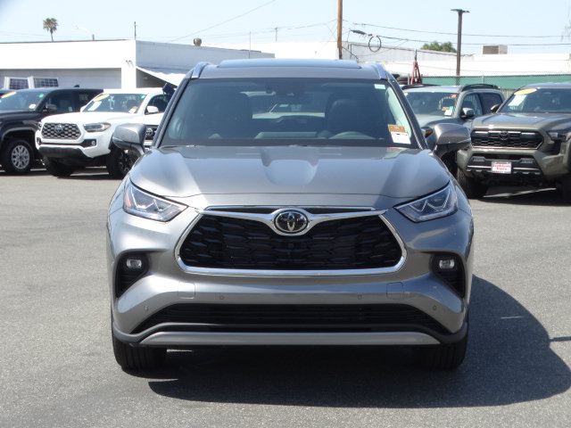 New 2026 Toyota Highlander Platinum AWD/4WD image 3