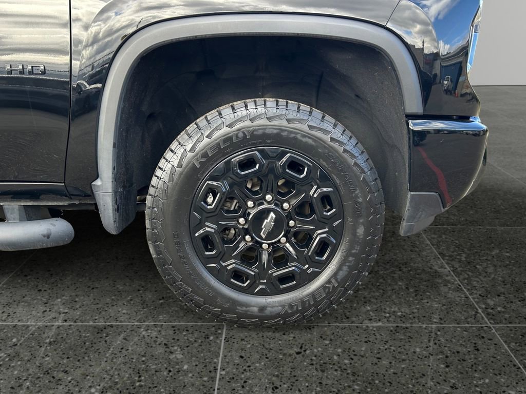Used 2024 Chevrolet Silverado 2500 LTZ w/ LTZ Plus Package image 9