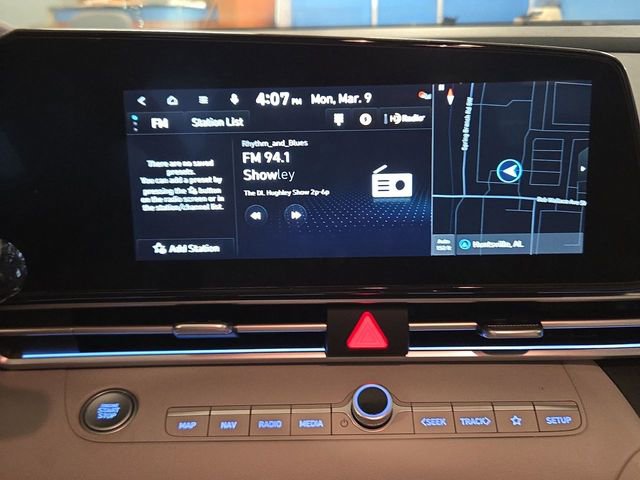 Used 2023 Hyundai Elantra Limited w/ Cargo Package FWD image 16