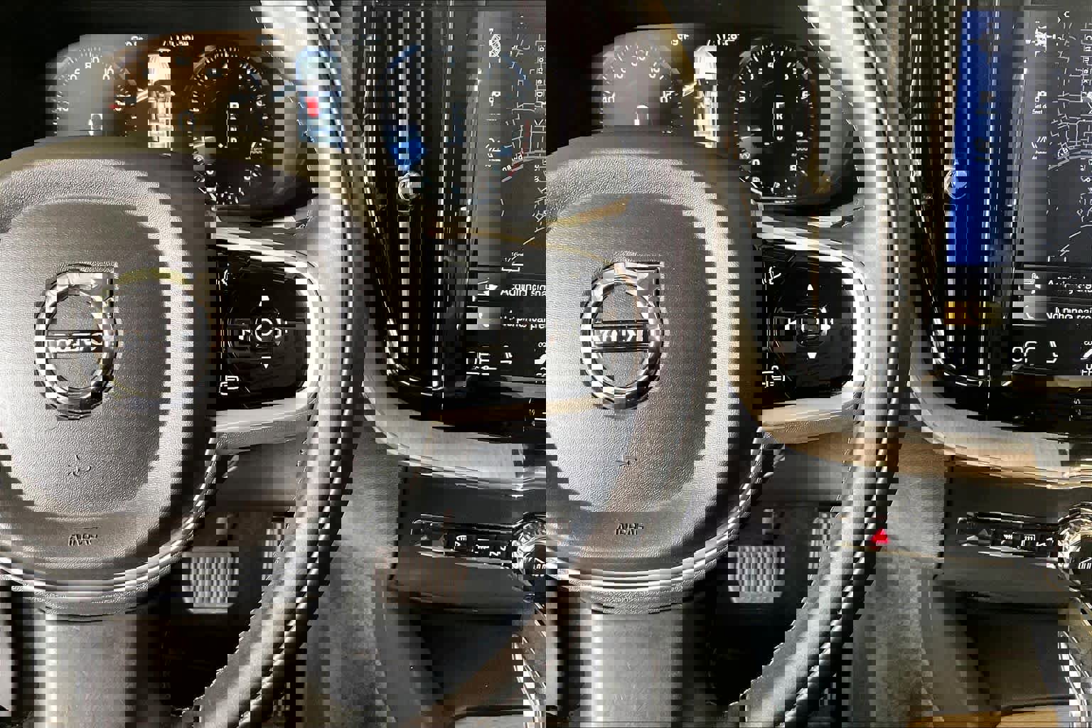 Used 2018 Volvo XC60 T5 Inscription w/ Convenience Package image 23