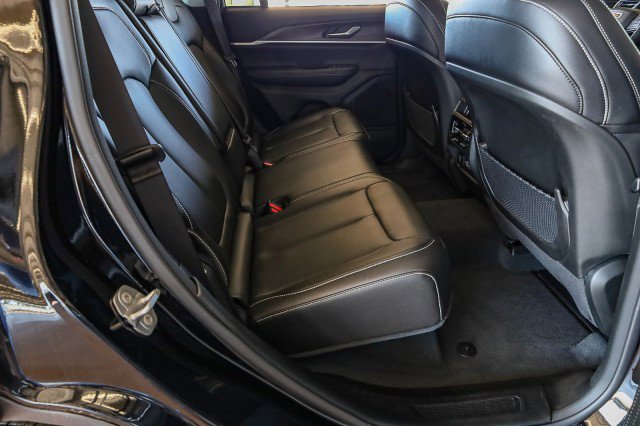 Used 2023 Jeep Grand Cherokee Limited image 35