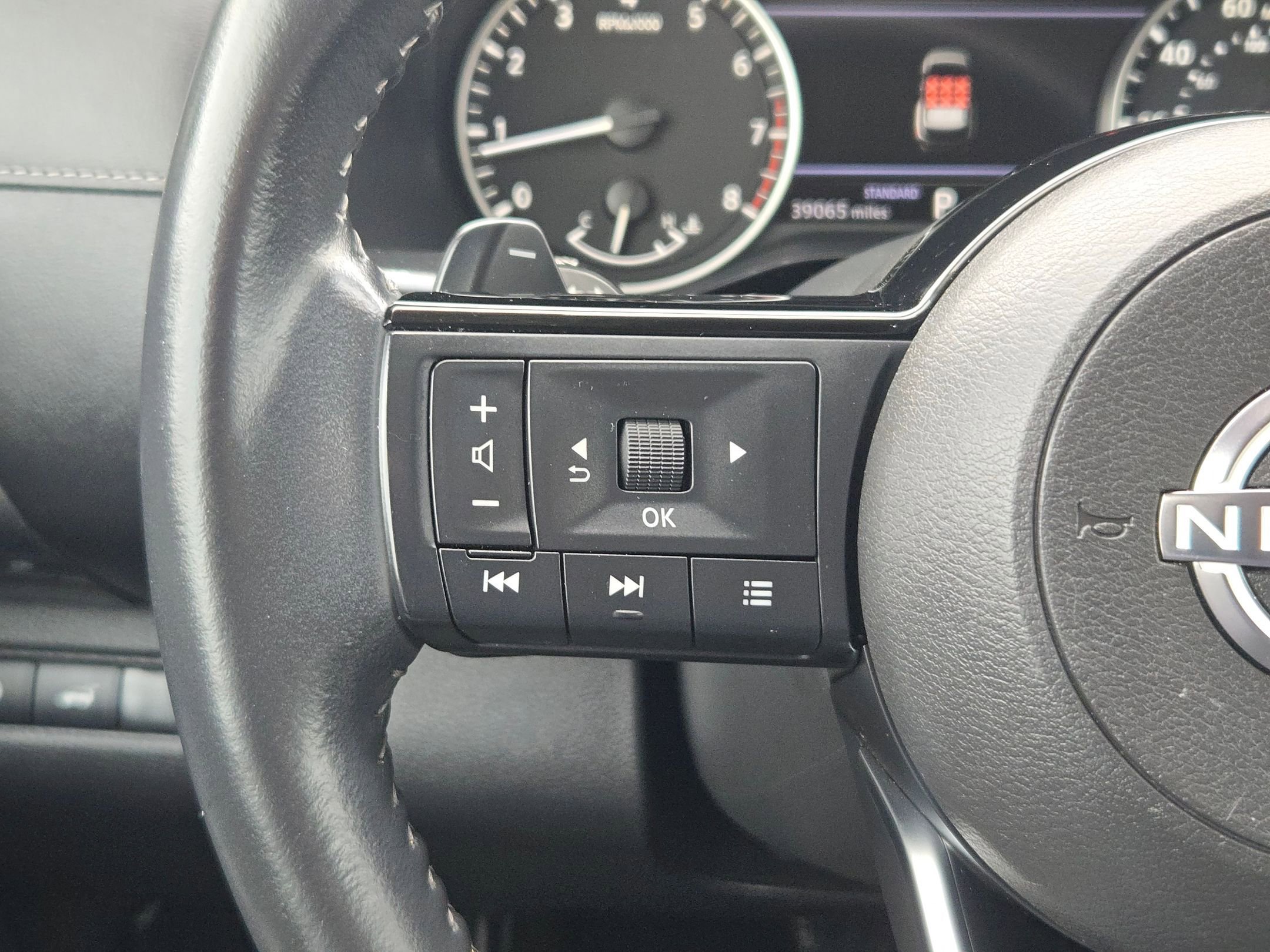 Certified 2023 Nissan Pathfinder SL w/ Black Appearance Package image 21