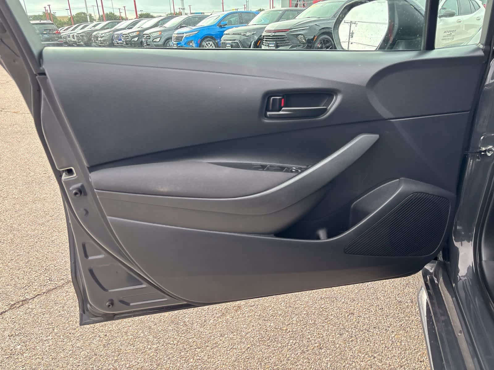 Used 2025 Toyota Corolla LE FWD image 10