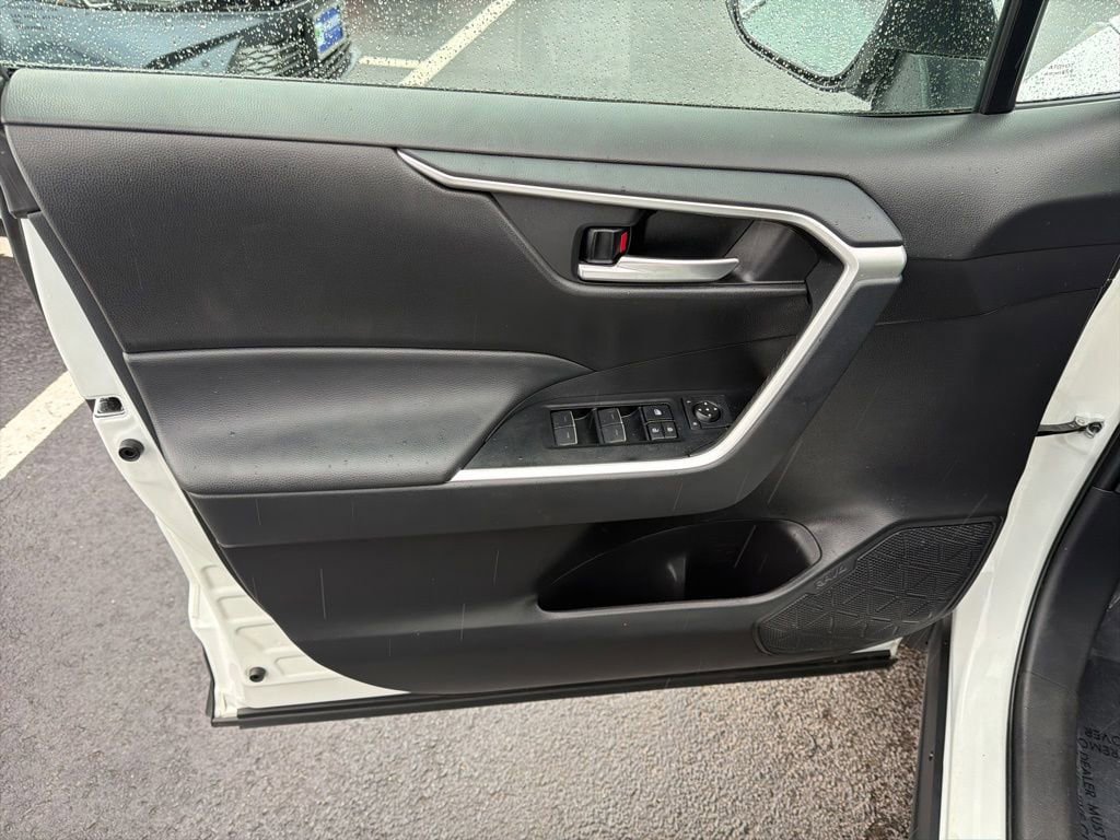 Certified 2025 Toyota RAV4 XLE AWD/4WD image 17