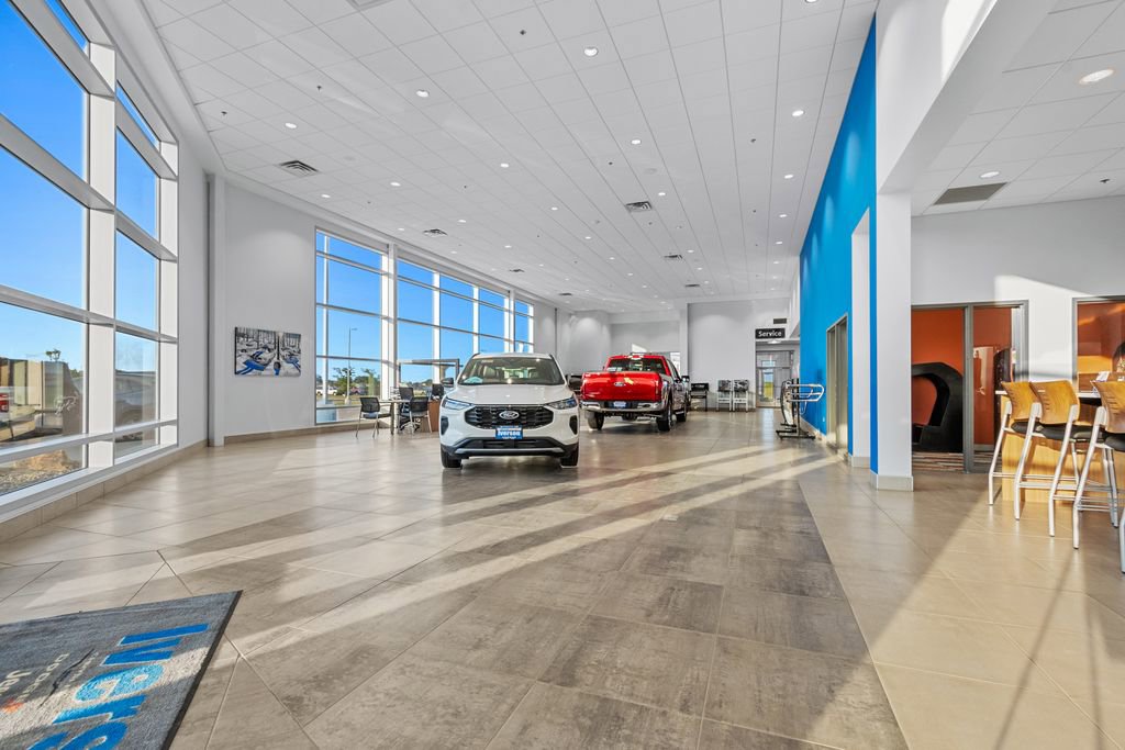 Used 2017 Ford Fusion SE w/ Fusion SE Technology Package image 14