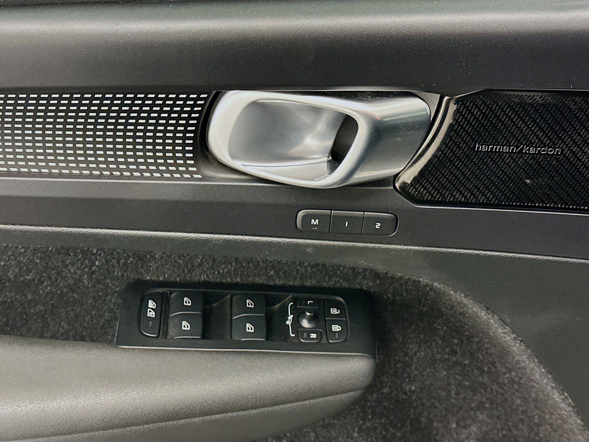 Used 2021 Volvo XC40 P8 Recharge image 15