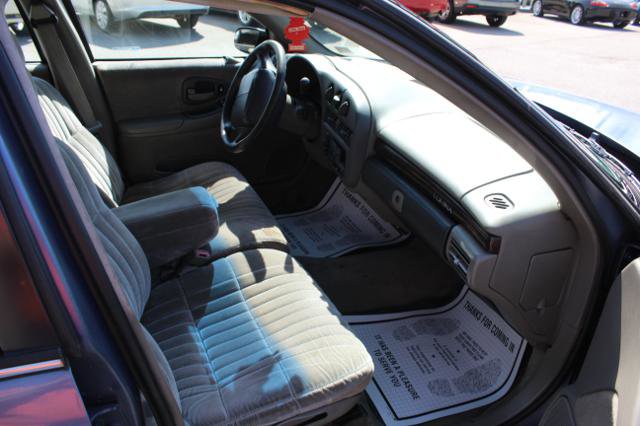 Used 1998 Chevrolet Lumina Sedan w/ Preferred Equipment Group 1 FWD image 20