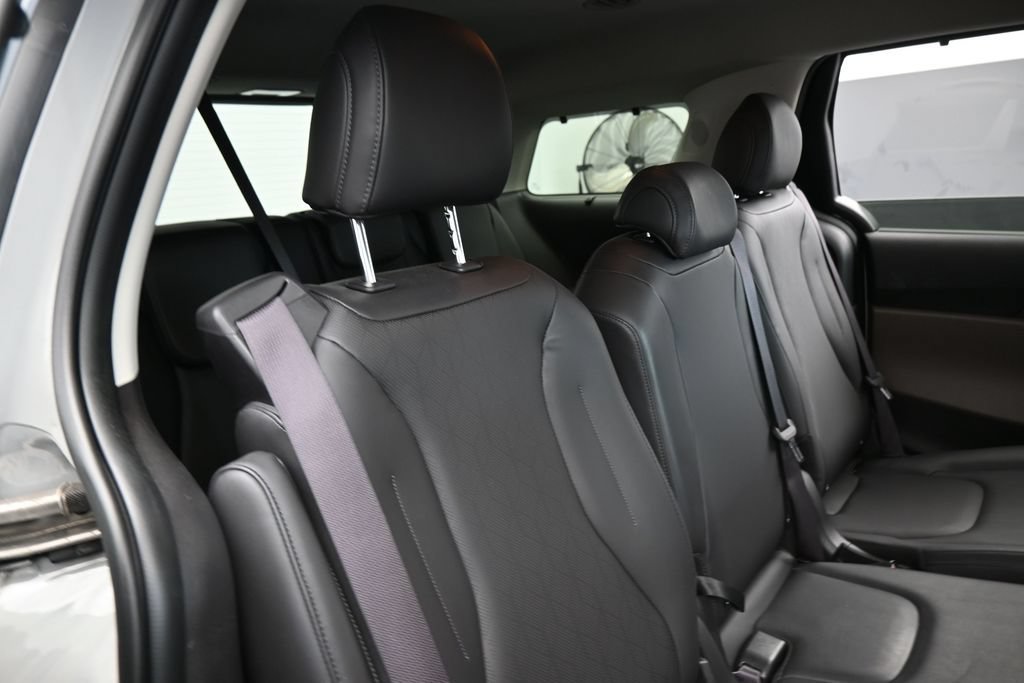 Used 2025 Kia Carnival EX FWD image 44