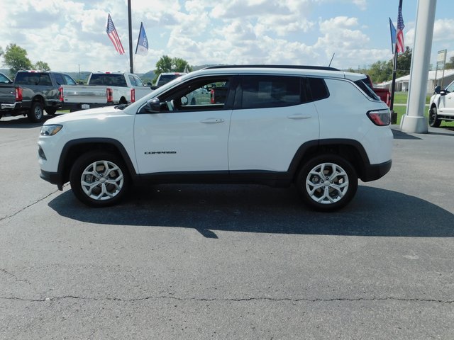 Used 2024 Jeep Compass Latitude AWD/4WD image 6