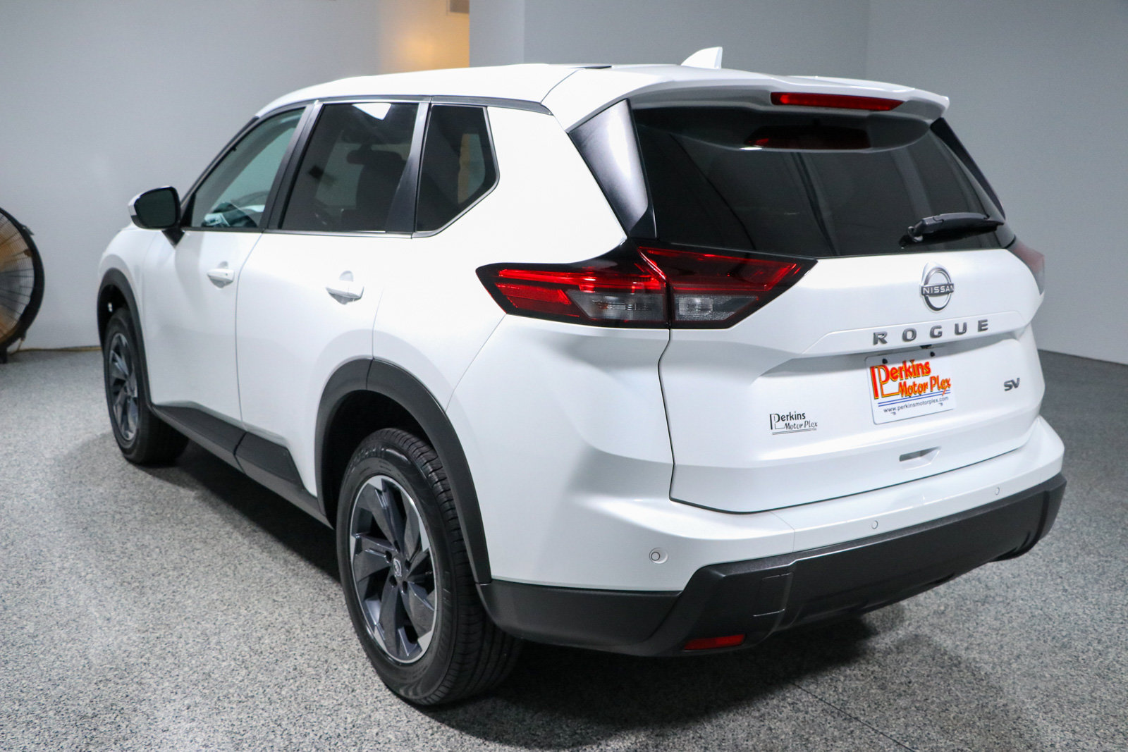 Used 2024 Nissan Rogue SV FWD image 9