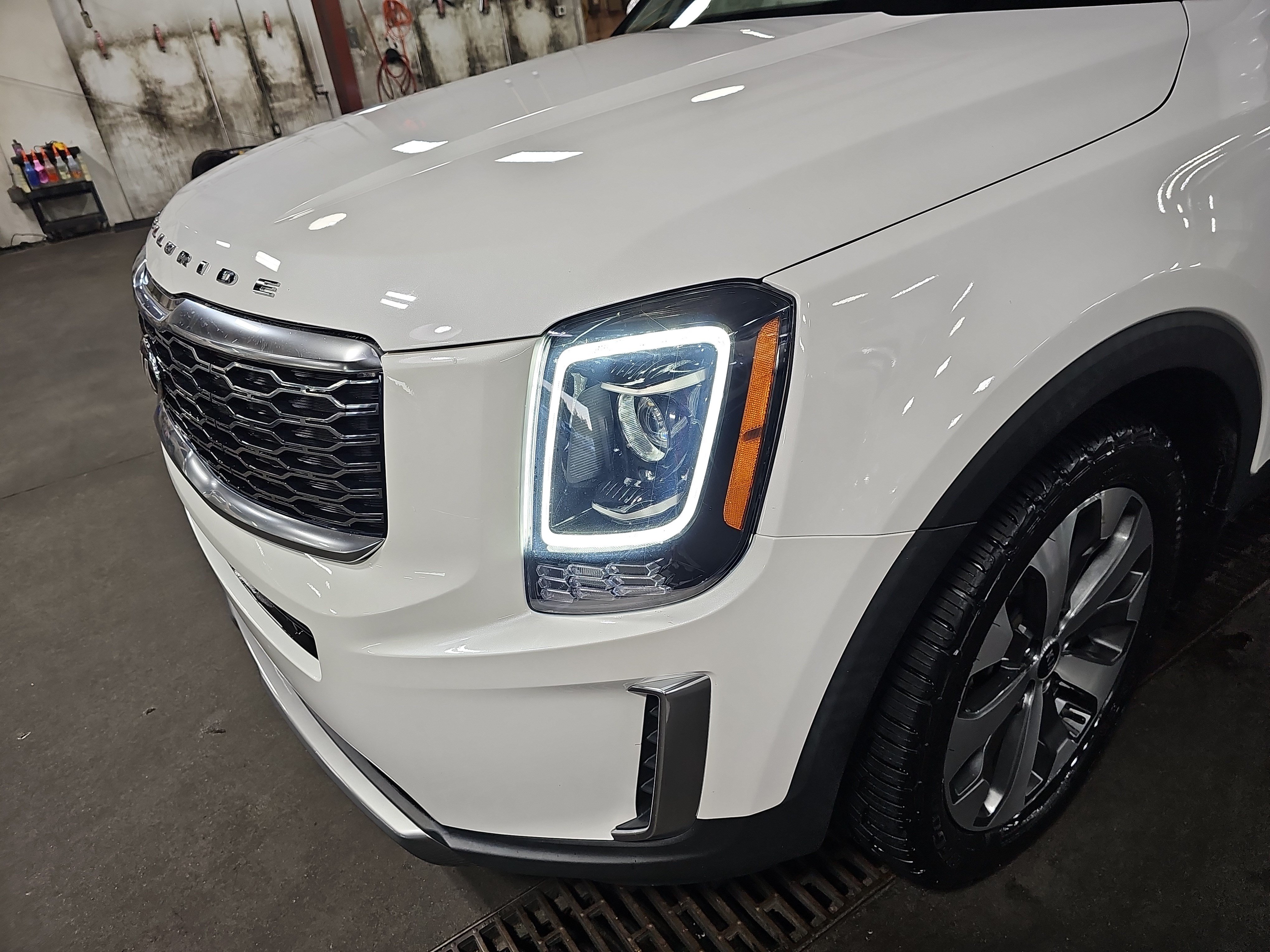 Used 2020 Kia Telluride EX w/ EX Premium Package AWD/4WD image 32