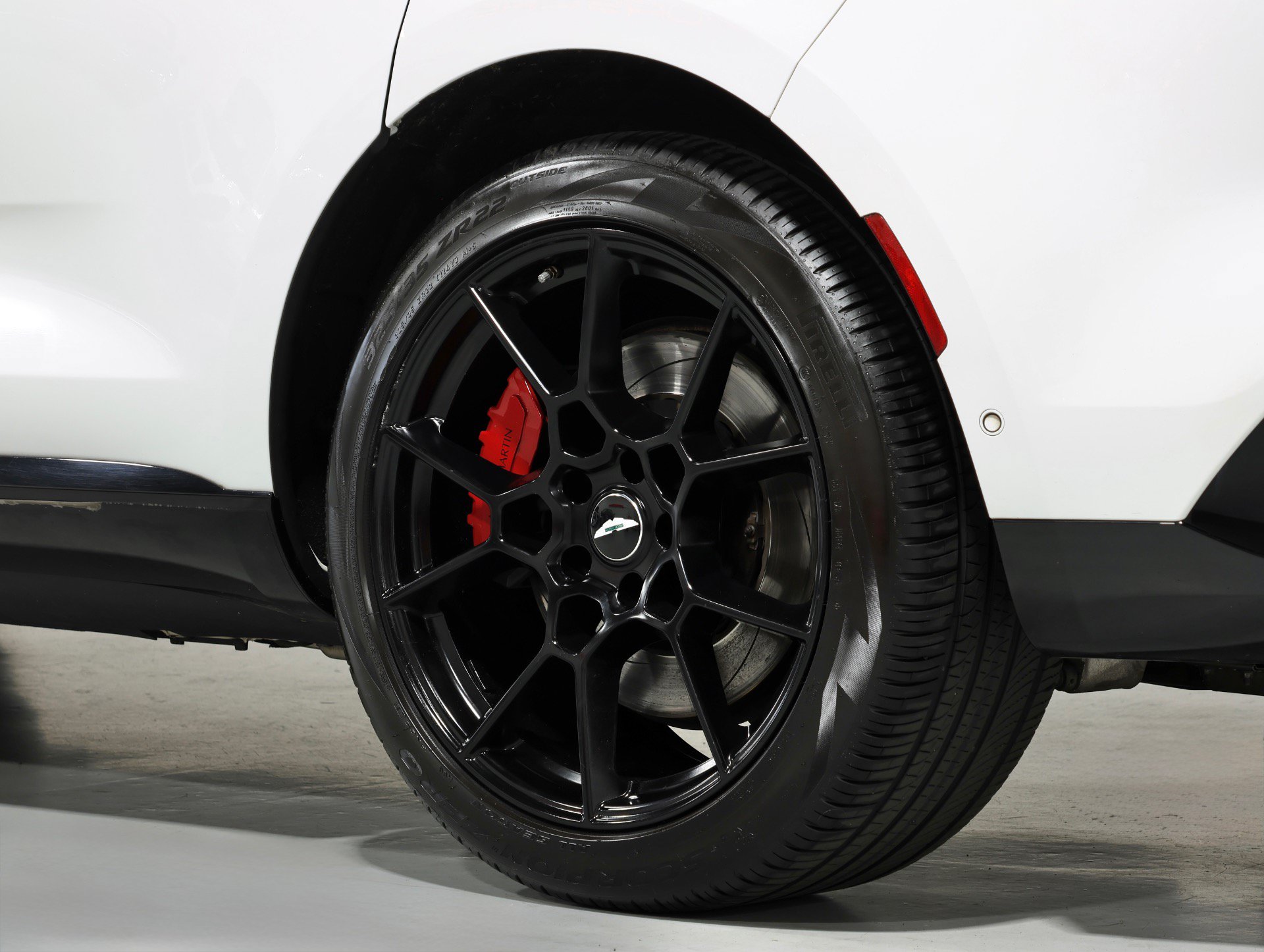 Used 2021 Aston Martin DBX AWD/4WD image 26