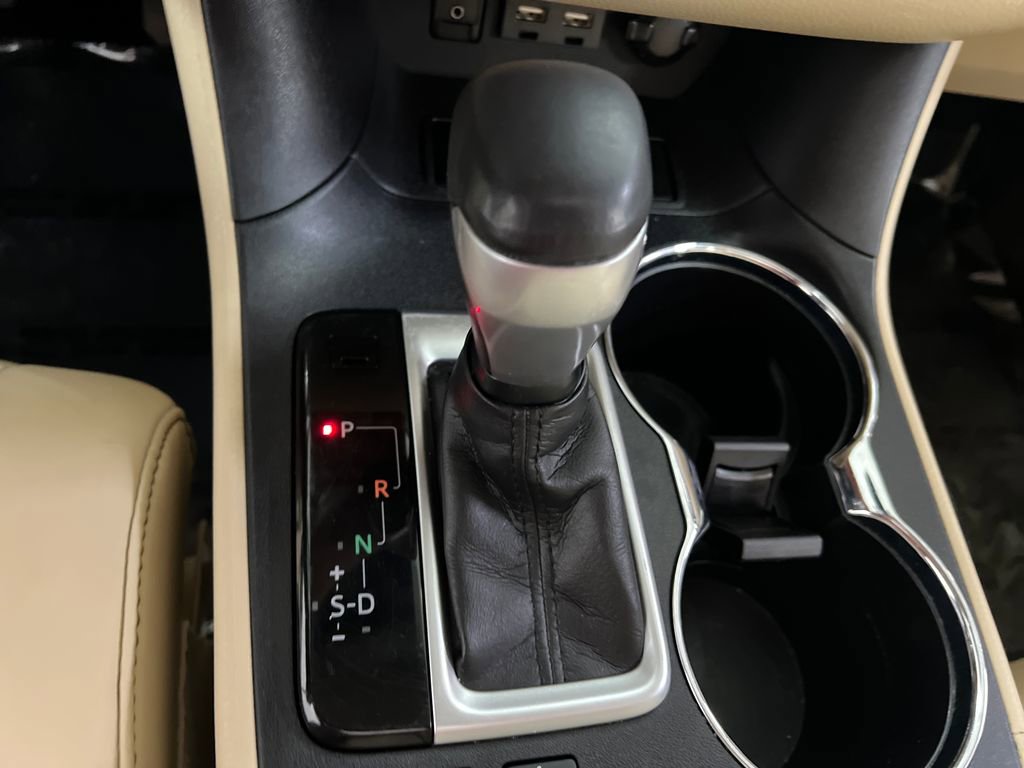 Used 2019 Toyota Highlander XLE FWD image 27