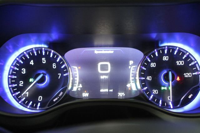Used 2021 Chrysler Pacifica Touring-L w/ Uconnect Theater Family Group FWD image 17