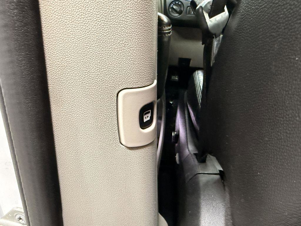 Used 2017 Dodge Grand Caravan SXT image 30