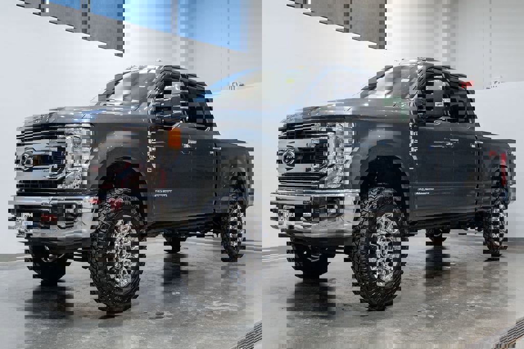 Used 2020 Ford F350 XLT w/ XLT Premium Package image 3