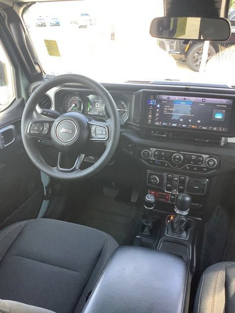 Certified 2024 Jeep Wrangler Unlimited AWD/4WD image 15