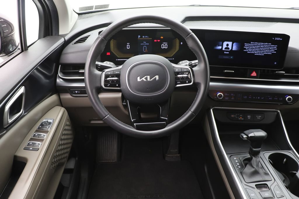 Used 2025 Kia Carnival FWD image 12
