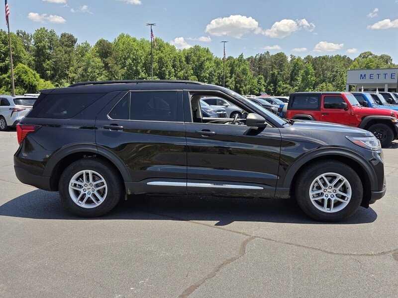 Used 2025 Ford Explorer Active RWD image 15