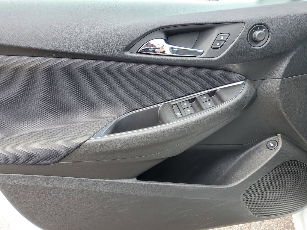 Used 2018 Chevrolet Cruze LT FWD image 19