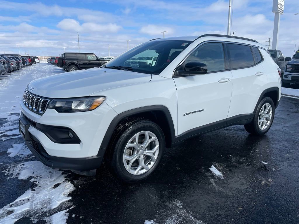 Used 2024 Jeep Compass Latitude AWD/4WD image 5