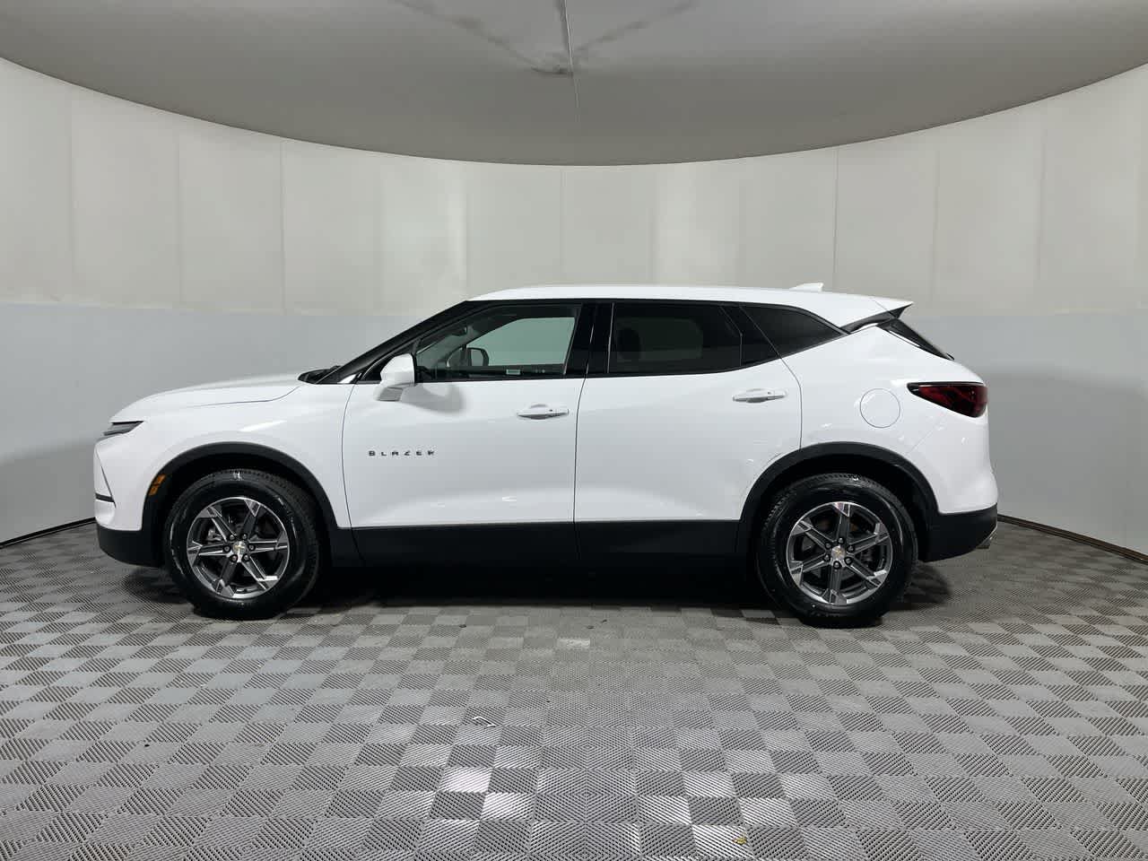 Used 2022 Chevrolet Equinox Premier w/ LPO, Floor Liner Package AWD/4WD image 5