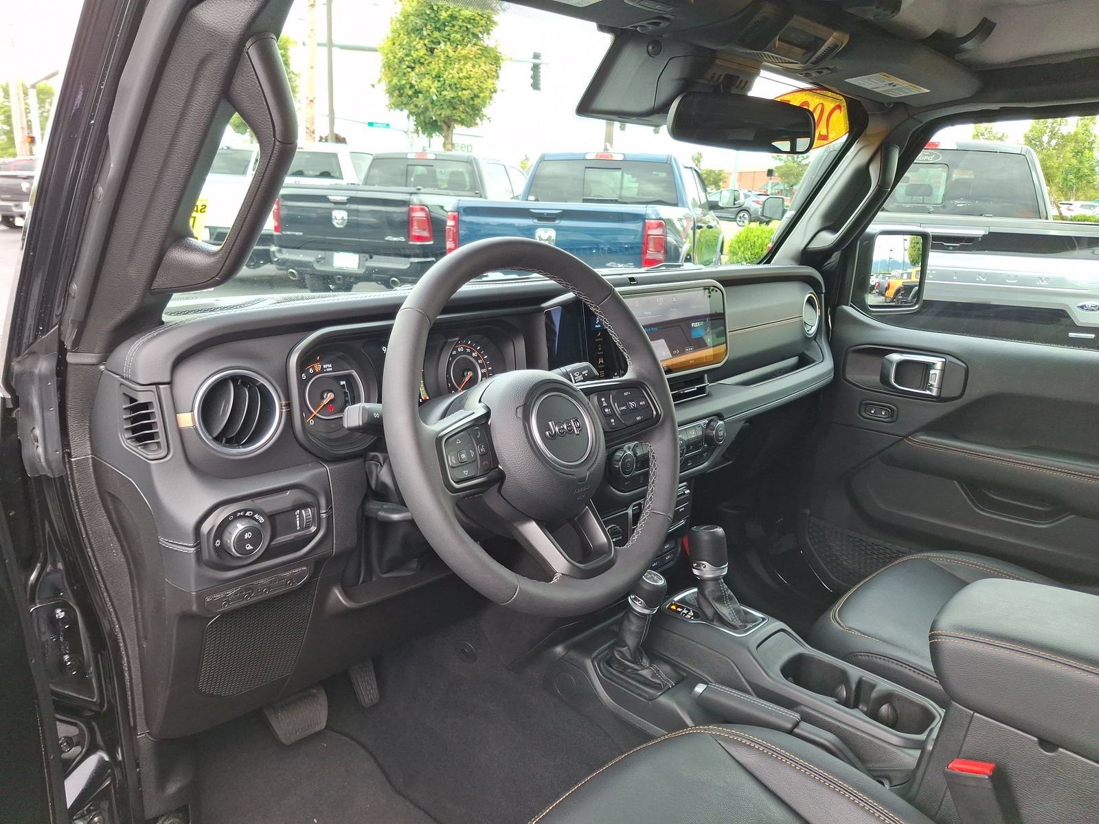 Used 2025 Jeep Gladiator Sport AWD/4WD image 16