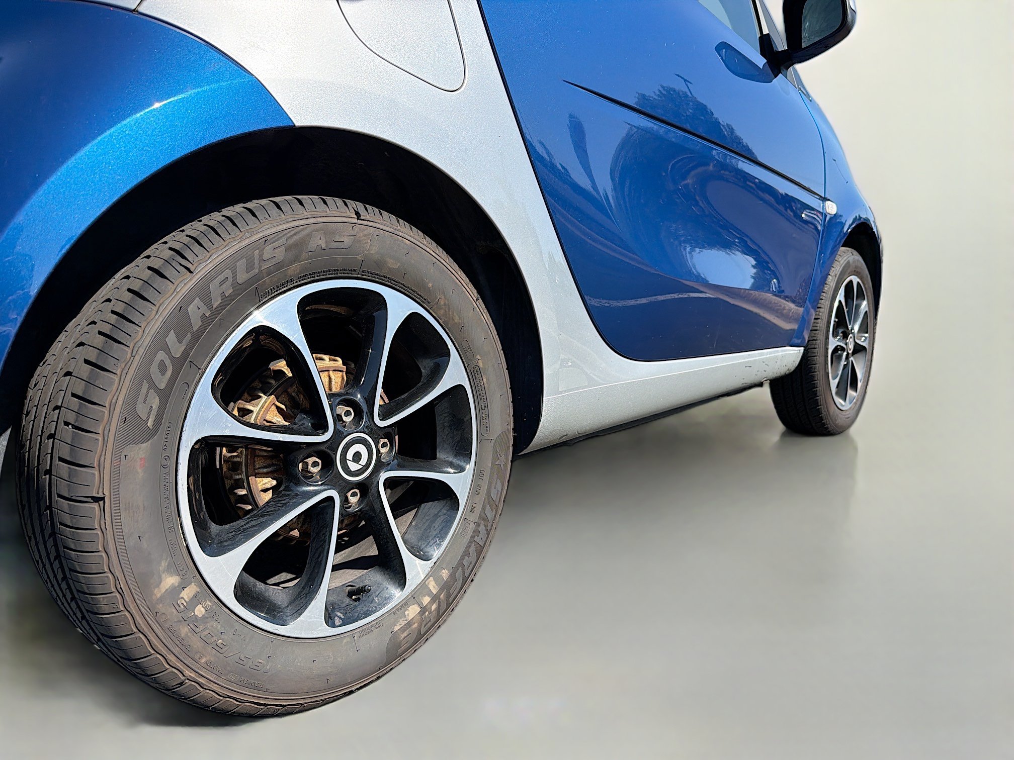 Used 2016 smart fortwo passion RWD image 12