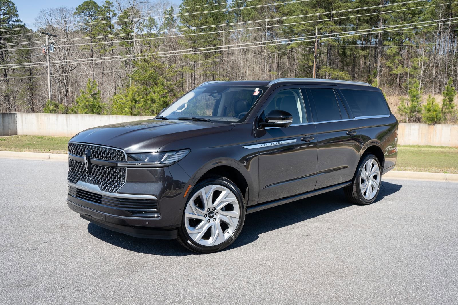Used 2025 Lincoln Navigator L Reserve AWD/4WD image 4