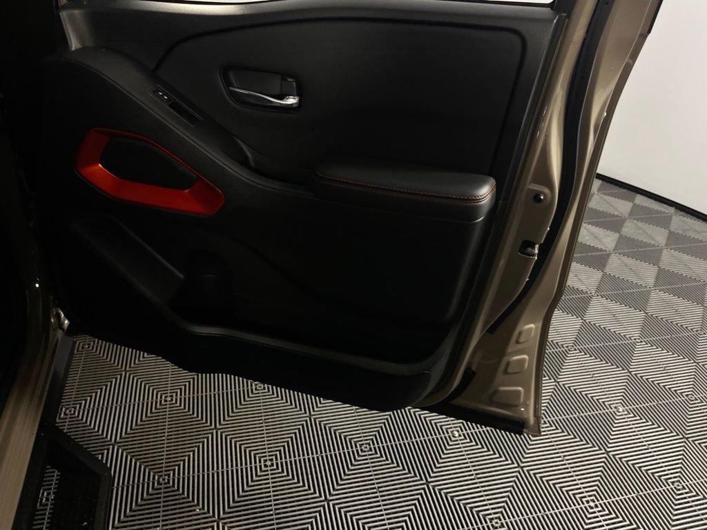 Used 2024 Nissan Frontier PRO-4X w/ Off-Road Protection Package image 33