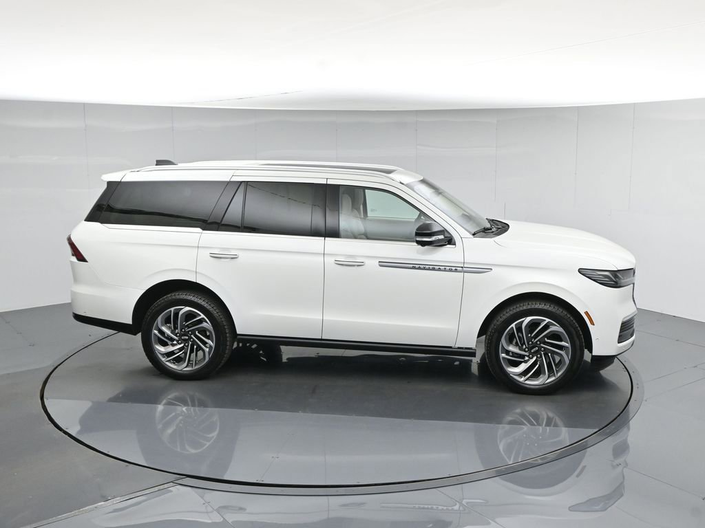 Used 2025 Lincoln Navigator Reserve AWD/4WD image 57