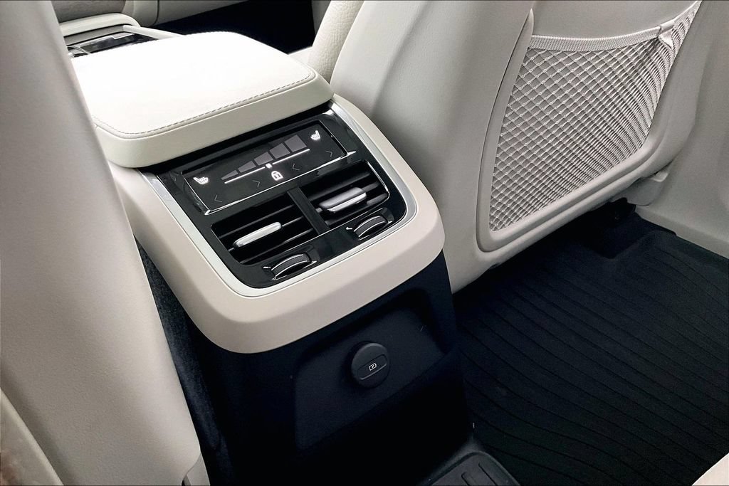 Certified 2024 Volvo XC90 T8 Plus w/ Protection Package Premier AWD/4WD image 31